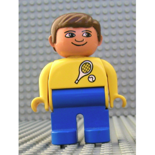 Visuel indicatif Rebrickable de Figurine Duplo, précoce, avec des cheveux courts séparés marron, jambes bleues, raquette de tennis blanche et motif imprimé balle (Duplo Figure, Early, with Short Parted Hair Brown, Blue Legs, White Tennis Racket and Ball Print)