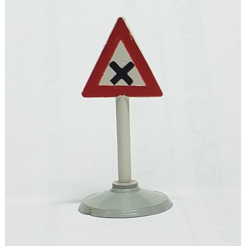 Visuel indicatif Rebrickable de Vieux triangle avec motif imprimé 'X' et base de type 1 (Road Sign Old Triangle with 'X' Print & Type 1 Base)