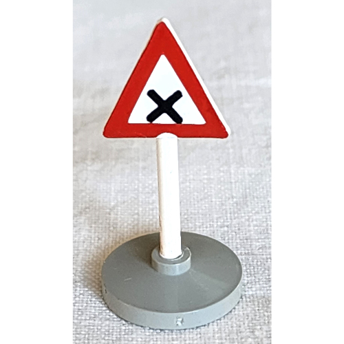 Visuel indicatif Rebrickable de Vieux triangle avec motif imprimé 'X' et base de type 2 (Road Sign Old Triangle with 'X' Print & Type 2 Base)