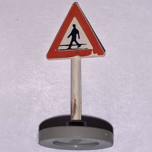 Visuel indicatif Rebrickable de Panneau routier vieux triangle avec homme croisant motif imprimé & type 2 base (Road Sign Old Triangle with Man Crossing Print & Type 2 Base)
