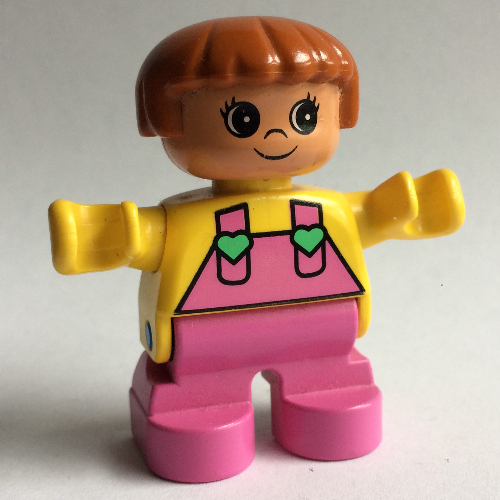 Visuel indicatif Rebrickable de Figurine Duplo, jeune enfant, avec cheveux raides Fabuland brun, jambes rose foncé, salopette rose foncé avec cœurs vert moyen sur sangles motif imprimé (Duplo Figure, Early Child, with Straight Hair Fabuland Brown, Dark Pink Legs, Dark Pink Overalls with Medium Green Hearts on Straps Print)