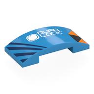 Visuel indicatif Rebrickable de Brique courbée 4 x 2 doubles avec formes orange/bleu foncé/noir, motif imprimé blanc 'QUAD LOCK' (Brick Curved 4 x 2 Double with Orange/Dark Blue/Black Shapes, White 'QUAD LOCK' Print)