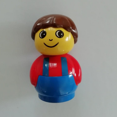 Visuel indicatif Rebrickable de Primo figurine garçon avec base bleue, bretelles bleues motif imprimé, cheveux bruns (Primo Figure Boy with Blue Base, Blue Suspenders Print, Brown Hair)