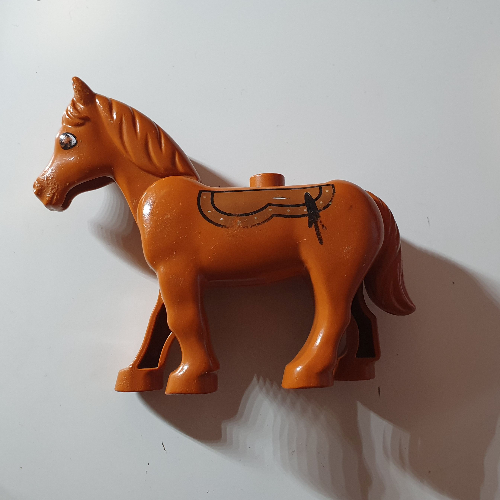 Visuel indicatif Rebrickable de Duplo Animal Cheval avec un tenon et tête mobile, yeux et selle motif imprimé (Duplo Animal Horse with One Stud and Moveable Head, Eyes and Saddle Print)
