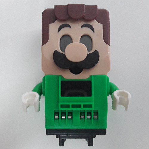 Hub, Luigi avec 4 haut tenons et écrans LCD pour les yeux et la poitrine (Hub, Luigi with 4 Top Studs and LCD Screens for Eyes and Chest)