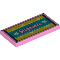 Visuel indicatif Rebrickable de Tuile 2 x 4 avec 'Stephanie' sur pellicule vert sable, étoiles (Tile 2 x 4 with 'Stephanie' on Sand Green Filmroll, Stars)