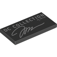 Visuel indicatif Rebrickable de Tuile 2 x 4 avec 'DC COLLECTION BY JIM LEE' et motif imprimé Signature (Tile 2 x 4 with 'DC COLLECTION BY JIM LEE' and Signature Print)