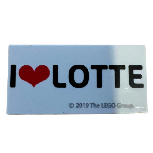 Visuel indicatif Rebrickable de Tuile 2 x 4 avec motif imprimé 'I heart LOTTE' (Tile 2 x 4 with 'I heart LOTTE' Print)