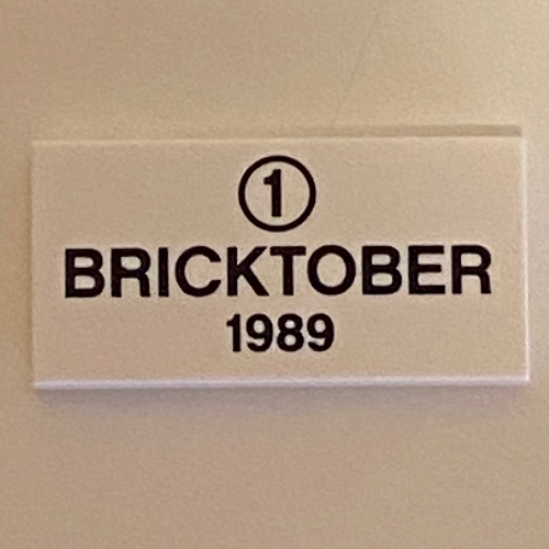 Visuel indicatif Rebrickable de Tuile 2 x 4 avec '1' en cercle, motif imprimé 'BRICKTOBER 1989' (Tile 2 x 4 with '1' in Circle, 'BRICKTOBER 1989' Print)