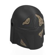 Casque mandalorian avec trous, visière noire, taches de boue beige foncé imprimé (Helmet Mandalorian with Holes, Black Visor, Dark Tan Mud Stains Print)