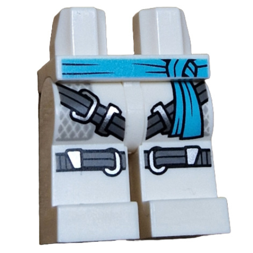 Bassin et jambes blanches avec ceinture azur moyen, bracelets argentés motif imprimé (Hips and White Legs with Medium Azure Sash, Silver Straps Print)