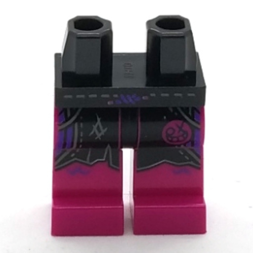 Bassin et jambes magenta avec ceinture en silber/violet foncé, court noir imprimé (Hips and Magenta Legs with Silber/Dark Purple Belt, Black Shorts Print)