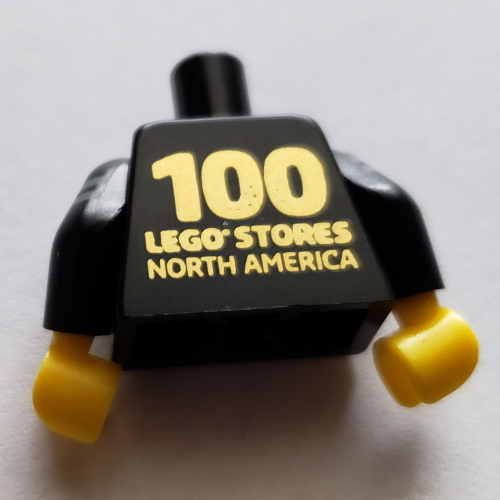 Visuel indicatif Rebrickable de Torse, chemise avec étiquette de nom, rayures gris bleuté clair / '100 LEGO Stores North America' sur le dos motif imprimé, bras noirs, mains jaunes (Torso, Shirt with Name Tag, Light Bluish Gray Stripes / '100 LEGO Stores North America' on Back Print, Black Arms, Yellow Hands)