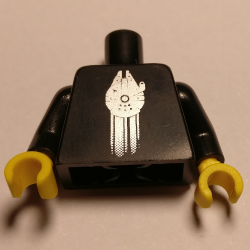 Visuel indicatif Rebrickable de Torse, motif imprimé faucon millénaire argent (vip), bras noirs, mains jaunes (Torso, Silver Millennium Falcon Print (VIP), Black Arms, Yellow Hands)