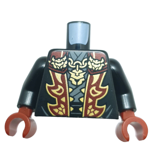 Torse, robe, revers en or rouge foncé, chemise gris bleuâtre foncé, pendentif en or, dragon en or sur le dos motif imprimé, bras noirs, mains rouge foncé (Torso, Robe, Dark Red Gold Lapel, Dark Bluish Grey Shirt, Gold Pendant, Gold Dragon on Back Print, Black Arms, Dark Red Hands)
