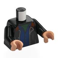 Visuel indicatif Rebrickable de Torse, Veste, Col rouge foncé, Chemise bleu foncé, Chemise vert foncé motif imprimé, bras noirs, mains nougat (Torso, Jacket, Dark Red Collar, Dark Blue Shirt, Dark Green Shirt Print, Black Arms, Nougat Hands)