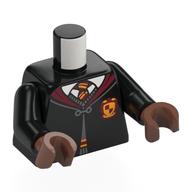 Torse, robe avec fermoir, col rouge foncé, chemise blanche, cravate rouge et jaune, motif imprimé crête gryffondor, bras noirs, mains brun moyen (Torso, Robe with Clasp, Dark Red Collar, White Shirt, Red and Yellow Tie, Gryffindor Crest Print, Black Arms, Medium Brown Hands)