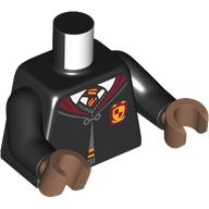 Visuel indicatif Rebrickable de Torse, Crête de Poudlard, robe, Bord rouge foncé, Chemise blanche, Motif imprimé cravate jaune/rouge, bras noirs, mains brun moyen (Torso, Hogwarts Crest, Robe, Dark Red Trim, White Shirt, Yellow/Red Tie Print, Black Arms, Medium Brown Hands)