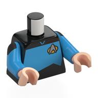 Visuel indicatif Rebrickable de Torse, insigne de starfleet argent, panneau azur foncé (uniforme de starfleet) motif imprimé, bras azur foncé, mains nougat clair (Torso, Silver Starfleet Insignia, Dark Azure Panel (Starfleet Uniform) Print, Dark Azure Arms, Light Nougat Hands)