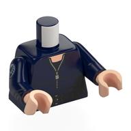 Torse, combinaison avec fermeture éclair argentée, maillot de corps noir, et noir utilitaire ceinture motif imprimé, bleu foncé bras avec logo bouclier motif imprimé à droite, bleu foncé bras gauche, mains nougat clair (Torso, Jumpsuit with Silver Zipper, Black Undershirt, and Black Utility Belt Print, Dark Blue Arm with SHIELD Logo Print Right, Dark Blue Arm Left, Light Nougat Hands)