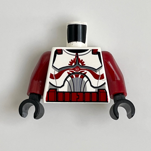 Torse, armure clone trooper avec des marques rouges foncés et ceinture, motif imprimé cercle gris bleuté clair solide, bras rouge foncé, mains noires (Torso, Armor Clone Trooper with Dark Red Markings and Belt, Solid Light Bluish Grey Circle Print, Dark Red Arms, Black Hands)