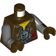 Torse, gilet avec chemise gris bleuté foncé, motif imprimé crâne minifigurine argenté, bras gris bleuté foncé avec motif imprimé poignets brun foncé et argent, mains brun foncé (Torso, Vest with Dark Bluish Gray Shirt, Silver Minifig Skull Print, Dark Bluish Gray Arms with Dark Brown and Silver Cuffs Print, Dark Brown Hands)