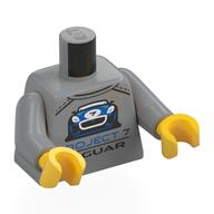 Torse, voiture bleue, motif : inscription 'PROJECT 7 JAGUAR', bras gris bleuté clair, mains jaunes (Torso, Blue Car, 'PROJECT 7 JAGUAR' Print, Light Bluish Gray Arms, Yellow Hands)