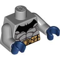 Torse, Batman logo avec des muscles et ceinture jaune avec des boutons-pression motif imprimé, bras gris bleuté clair, mains bleu foncé (Torso, Batman Logo with Muscles and Yellow Belt with Snaps Print, Light Bluish Gray Arms, Dark Blue Hands)