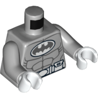 Torse, logo Batman en ovale blanc avec muscles et ceinture blanche sur le devant et le dos motif imprimé, bras gris bleuté clair, mains blanches (Torso, Batman Logo in White Oval with Muscles and White Belt on Front and Back Print, Light Bluish Gray Arms, White Hands)