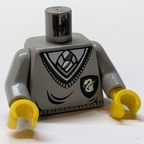 Visuel indicatif Rebrickable de Torse, Chandail uniforme Poudlard avec motif imprimé Serpentard emblème, bras gris clair, mains jaunes (Torso, Hogwarts Uniform Sweater with Slytherin Crest Print, Light Gray Arms, Yellow Hands)