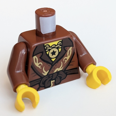 Visuel indicatif Rebrickable de Torse, robe, Chaîne en or / Étoile d'or sur le dos motif imprimé, bras brun rougeâtre, mains jaunes (Torso, Robe, Gold Chain / Gold Star on Back Print, Reddish Brown Arms, Yellow Hands)
