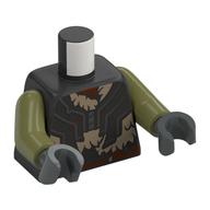 Armure de torse, plaques d'argent, fourrure beige foncée, motif imprimé sangles brun rougeâtre, bras vert olive, mains gris bleuté foncé (Torso Armor, Silver Plates, Dark Tan Fur, Reddish Brown Straps Print, Olive Green Arms, Dark Bluish Gray Hands)