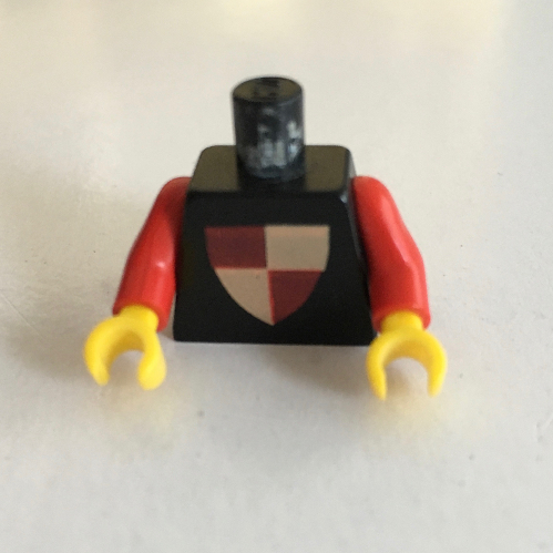Visuel indicatif Rebrickable de Torse, bouclier quadrillé rouge/jaune imprimé, bras rouges, mains jaunes (Torso, Shield Quartered Red/Yellow Print, Red Arms, Yellow Hands)