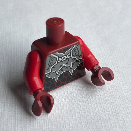 Visuel indicatif Rebrickable de Armure de torse avec chaîne imprimé, bras rouges, mains rouge foncé (Torso Armor with Chain Print, Red Arms, Dark Red Hands)