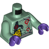 Torse, poitrine nue, bandoulière noire avec cercle rouge, peinture de cercle rouge, ceinture argentée avec motif imprimé fromage pixelisé, bras vert sable, mains pourpre foncé (Torso, Bare Chest, Black Shoulder Strap with Red Circle, Red Circle Paint, Silver Belt with Pixelated Cheese Print, Sand Green Arms, Dark Purple Hands)