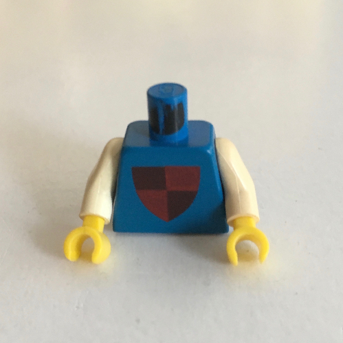 Visuel indicatif Rebrickable de Torse, bouclier classique quadrillé rouge/bleu imprimé, bras blancs, mains jaunes (Torso, Classic Shield Quartered Red/Blue Print, White Arms, Yellow Hands)