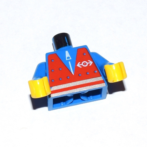 Torse, Gilet, Rouge avec Train Logo imprimé, bras bleus, mains jaunes (Torso, Vest, Red with Train Logo Print, Blue Arms, Yellow Hands)