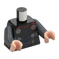 Visuel indicatif Rebrickable de Armure de torse, Petits cercles d'argent, bord bleu foncé, motif imprimé cape End rouge (Thor), bras argent mat, mains nougat clair (Torso Armor, Small Silver Circles, Dark Blue Trim, Red Cape End Print (Thor), Flat Silver Arms, Light Nougat Hands)