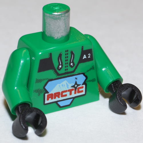 Grand logo arctique torse et motif imprimé 'A2', bras verts, mains noires (Torso Arctic Logo Large and 'A2' Print, Green Arms, Black Hands)
