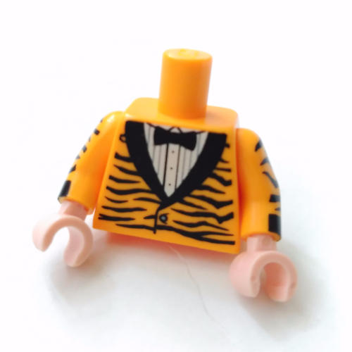 Visuel indicatif Rebrickable de Torse smoking veste avec des rayures de tigre et noir noeud papillon motif imprimé, lumineux orange clair bras avec motif imprimé rayures de tigre, nougat clair mains (Torso Tuxedo Jacket with Tiger Stripes and Black Bow Tie Print, Bright Light Orange Arms with Tiger Stripes Print, Light Nougat Hands)