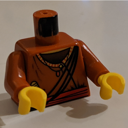 Visuel indicatif Rebrickable de Torse, robe avec col rayé, ceinture croisée, ceinture, motif imprimé au couteau, bras orange foncé, mains jaunes (Torso, Robe with Striped Collar, Crossbelt, Sash, Knife Print, Dark Orange Arms, Yellow Hands)