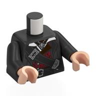 Visuel indicatif Rebrickable de Torse, manteau, boutons argentés, sangles noires, chemise rouge foncé, col brun foncé, pendentif imprimé, bras titane nacré, mains nougat clair (Torso, Coat, Silver Buttons, Black Straps, Dark Red Shirt, Dark Brown Collar, Pendant Print, Pearl Titanium Arms, Light Nougat Hands)