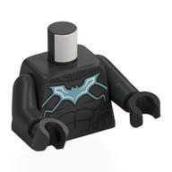 Torse, armure, contour musculaire, bleu sable et bleu vif Batman logo (batwing) motif imprimé, bras et mains titane nacré (Torso, Armor, Muscle Outline, Sand Blue and Bright Blue Batman Logo (Batwing) Print, Pearl Titanium Arms and Hands)