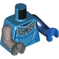 Torse, bras et mains étranges, symbole avec ailes argentées, motif imprimé épée bleu clair brillant, bras bleu foncé gauche et main bleue, bras gris clair perle droite et main gris bleuâtre foncé (Torso, Odd Arms and Hands, Symbol with Silver Wings, Bright Light Blue Sword Print, Left Dark Blue Arm and Blue Hand, Right Pearl Light Grey Arm and Dark Bluish Grey Hand)