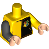 Torse, bras impairs, tunique, noir à gauche avec crête de Poudlard / rouge 'Diggory' et motif imprimé étoile à l'arrière, bras jaune gauche, bras noir droit, mains nougat clair (Torso, Odd Arms, Tunic, Black on Left with Hogwarts Crest / Red 'Diggory' and Star on Back Print, Left Yellow Arm, Right Black Arm, Light Nougat Hands)