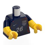 Torse, double bras moulés, chemise de football, étoiles noires, argent USA Logo, inscription '26', Nike Logo motif imprimé, motif manches bleu foncé, bras et mains jaunes (Torso, Dual Molded Arms, Football Shirt, Black Stars, Silver USA Logo, '26', Nike Logo Print, Dark Blue Sleeves Pattern, Yellow Arms and Hands)