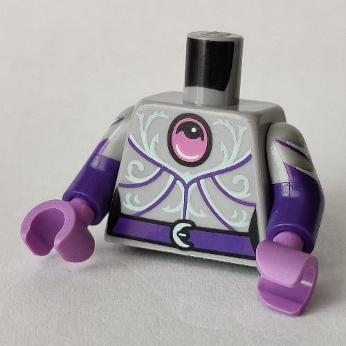 Torse, doubles bras moulés, gemme lavande, ceinture pourpre foncé, blanc décorations motif imprimé, avec motif manches gris bleuté clair, bras pourpre foncé, mains lavande moyen (Torso, Dual Molded Arms, Lavender Gem, Dark Purple Belt, White Decorations Print, with Light Bluish Gray Sleeves Pattern, Dark Purple Arms, Medium Lavender Hands)