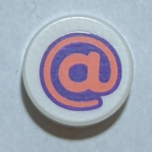 Visuel indicatif Rebrickable de Tuile ronde 1 x 1 avec motif imprimé Rose vif '@' sur fond violet foncé (Tile Round 1 x 1 with Bright Pink '@' on Dark Purple Background Print)