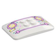 Visuel indicatif Rebrickable de Brique courbée 6 x 4 x 2/3 quad courbée avec 2 x 2 tenons avec grill rose vif, phares jaunes, arrose motif imprimé (Brick Curved 6 x 4 x 2/3 Quad Curved with 2 x 2 Studs with Bright Pink Grill, Yellow Headlights, Sprinkles Print)