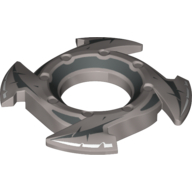 Visuel indicatif Rebrickable de Bague 4 x 4 avec 2 x 2 trous et 4 pointes de flèche avec motif imprimé de pointes noires (couronne Ninjago toupie) (Ring 4 x 4 with 2 x 2 Hole and 4 Arrow Ends with Black Spikes Print (Ninjago Spinner Crown))